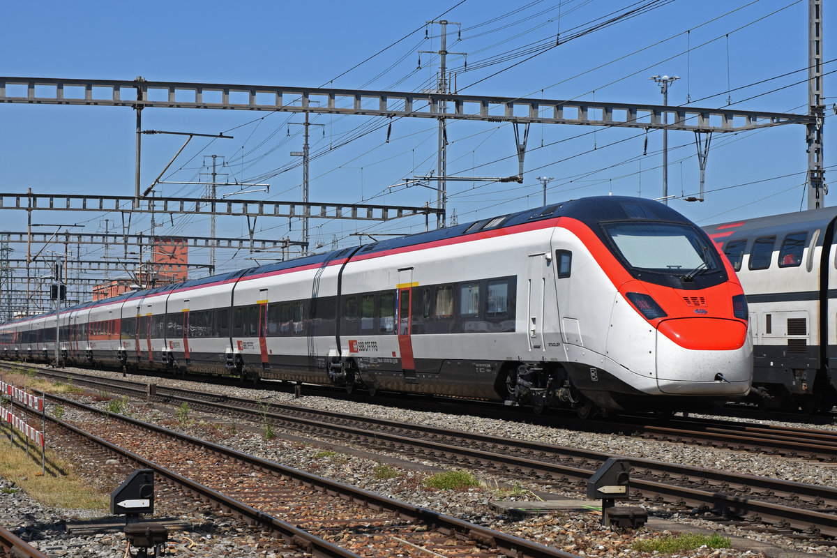 RABe 501 020-8 Giruno durchfährt den Bahnhof Muttenz. Die Aufnahme stammt vom 18.05.2020.