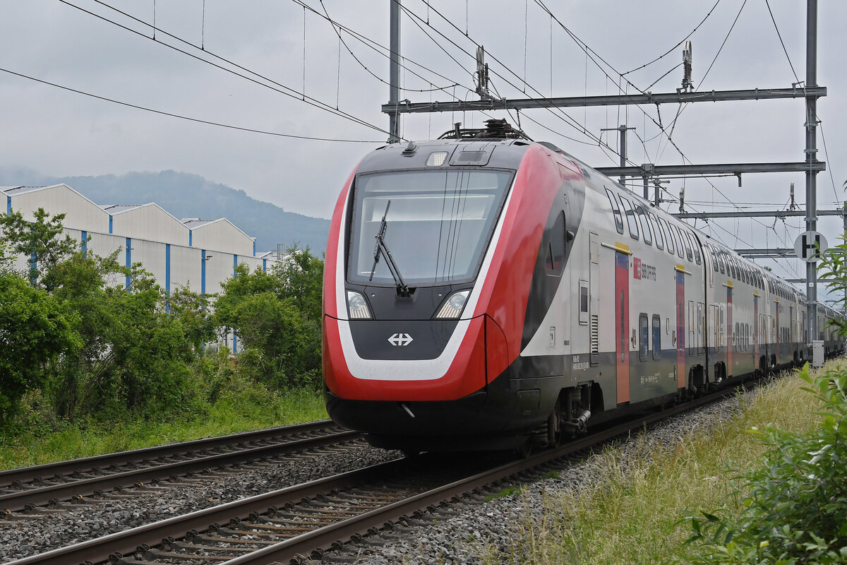 RABe 502 201-2 Twindexx fährt am 03.06.2024 Richtung Bahnhof Lausen.