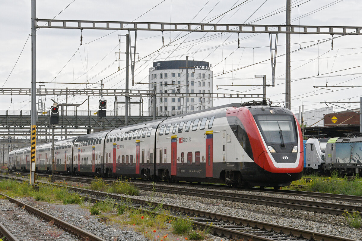 RABe 502 202-0 Twindexx durchfährt am 02.06.2025 den Bahnhof Pratteln.