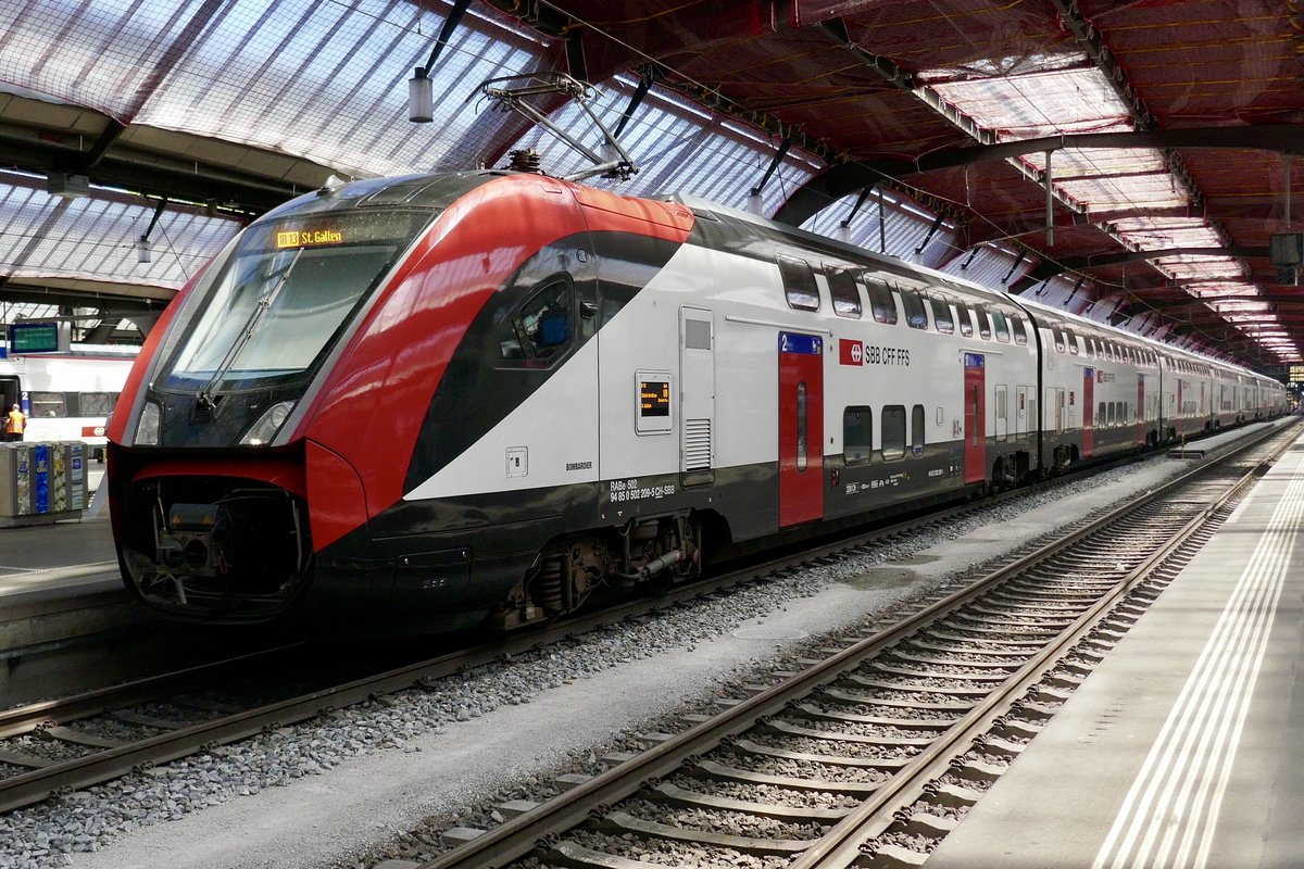 RABe 502 209 als IR 13 nach St. Gallen der am 6.8.20 im Zürcher HB steht.