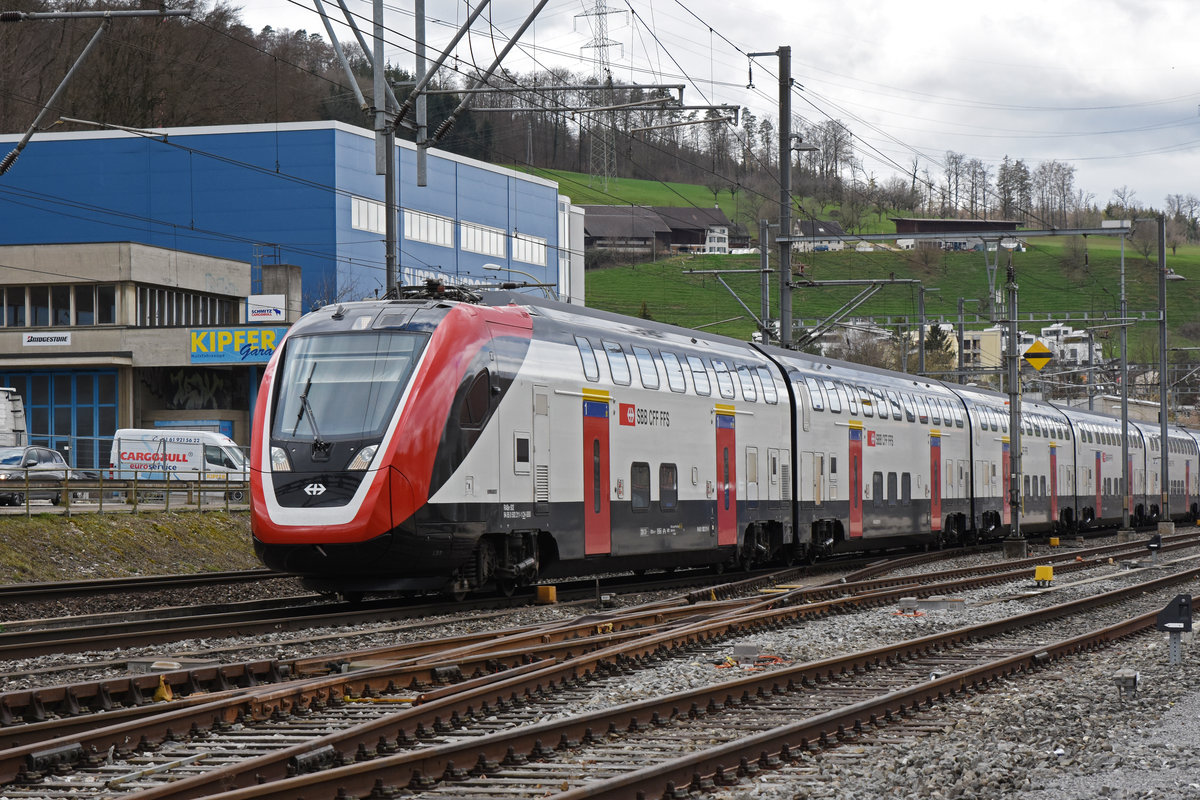 RABe 502 211-1 durchfährt den Bahnhof Lausen. Die Aufnahme stammt vom 18.03.2019.