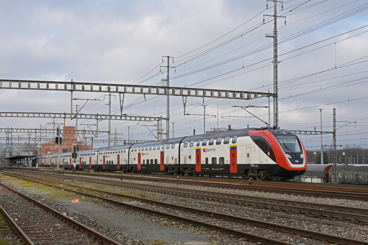 RABe 502 211-1 durchfährt den Bahnhof Muttenz. Die Aufnahme stammt vom 12.01.2020.