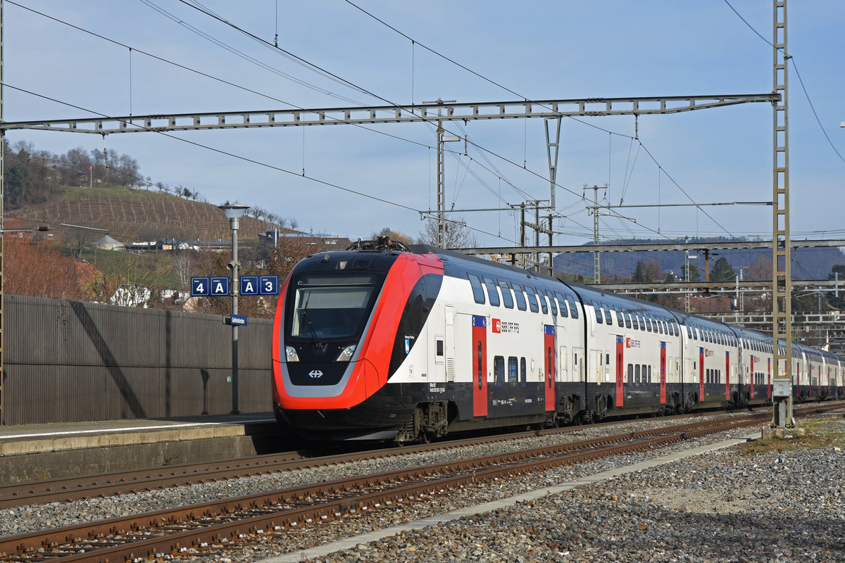 RABe 502 215-3 durchfährt den Bahnhof Gelterkinden. Die Aufnahme stammt vom 16.01.2019.