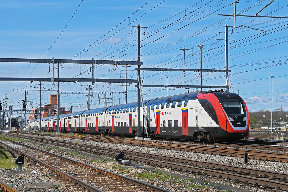 RABe 502 219-4 Twindexx durchfährt am 25.03.2024 den Bahnhof Muttenz.