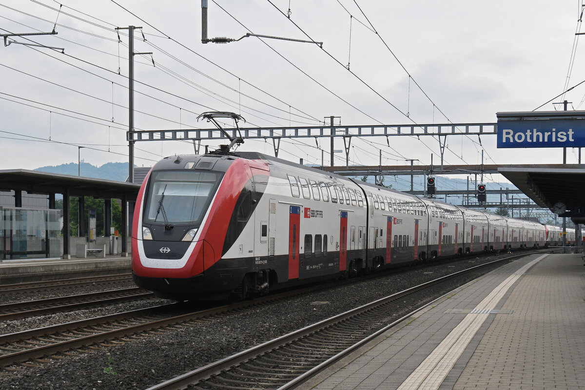 RABe 502 219-4 Twindexx durchfährt am 09.05.2025 den Bahnhof Rothrist.
