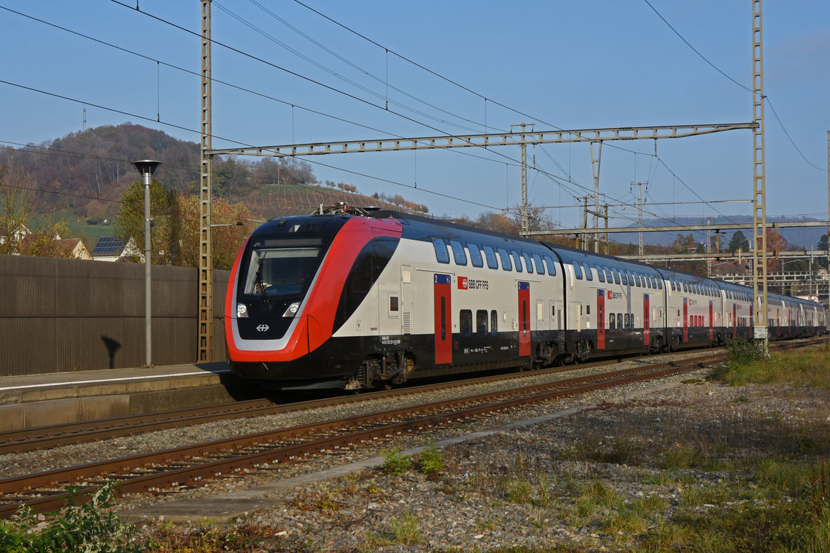 RABe 502 221-0 Twindexx, durchfährt den Bahnhof Gelterkinden. Die Aufnahme stammt vom 11.11.2020.