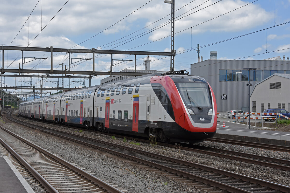 RABe 502 225-1 Twindexx durchfährt am 10.06.2024 den Bahnhof Rupperswil.