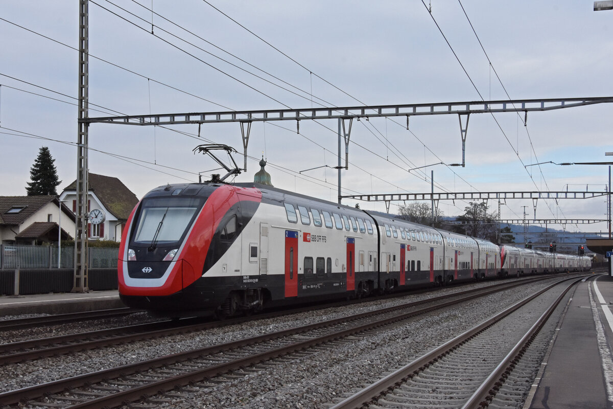 RABe 502 401-8 Twindexx durchfährt den Bahnhof Rupperswil. Die Aufnahme stammt vom 07.01.2022.