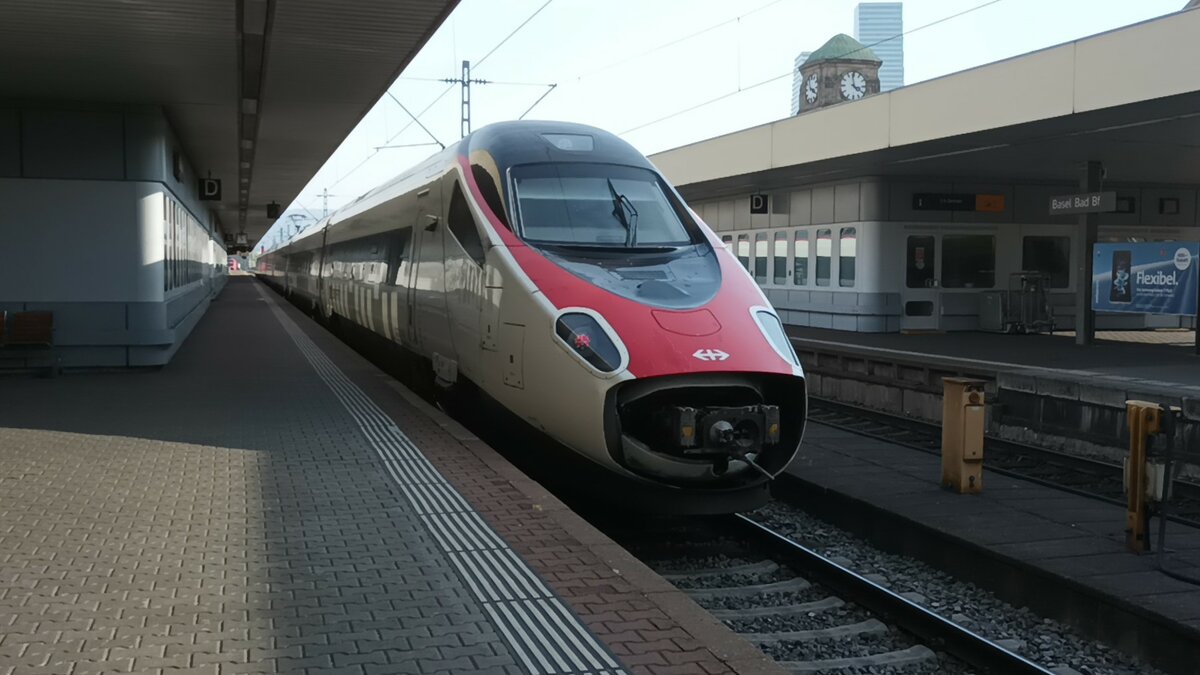 RABe 503 011 als Leerzug am 11.03.2022 in Basel Badischer Bahnhof anderes ende 