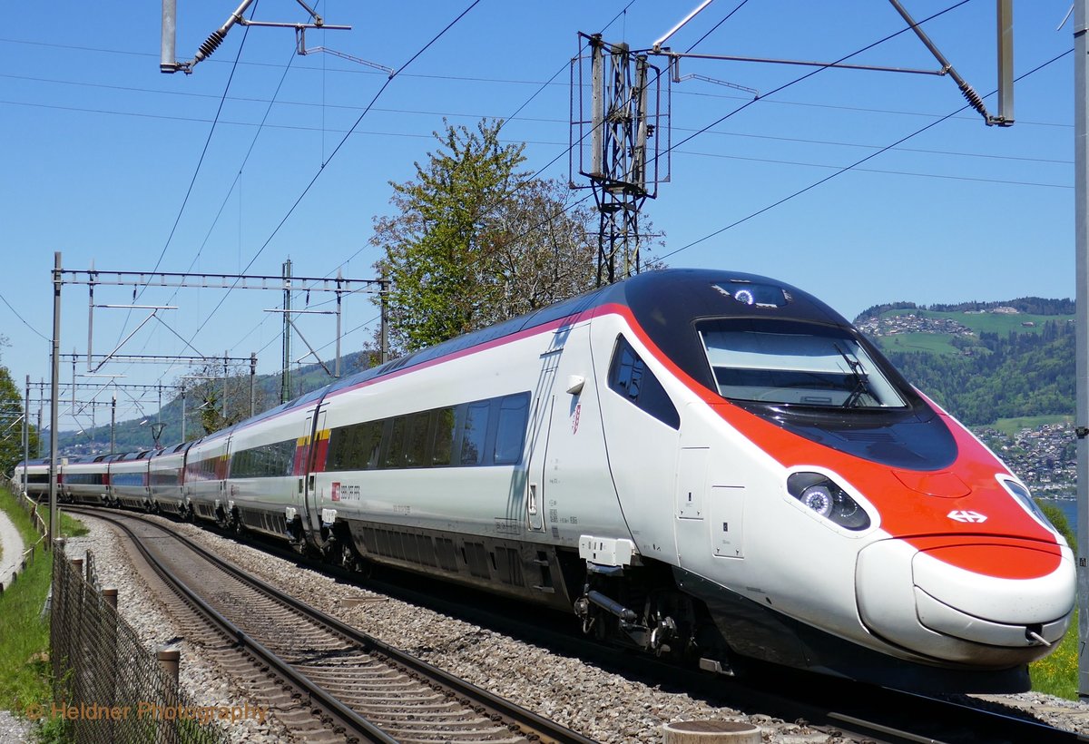 RABe 503 013 am 5.5.2016 mit dem EC nach Milano, in Einigen.