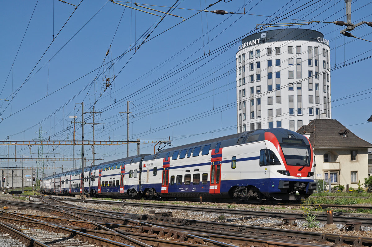RABe 511 001 durchfährt den Bahnhof Pratteln. Die Aufnahme stammt vom 24.04.2017.