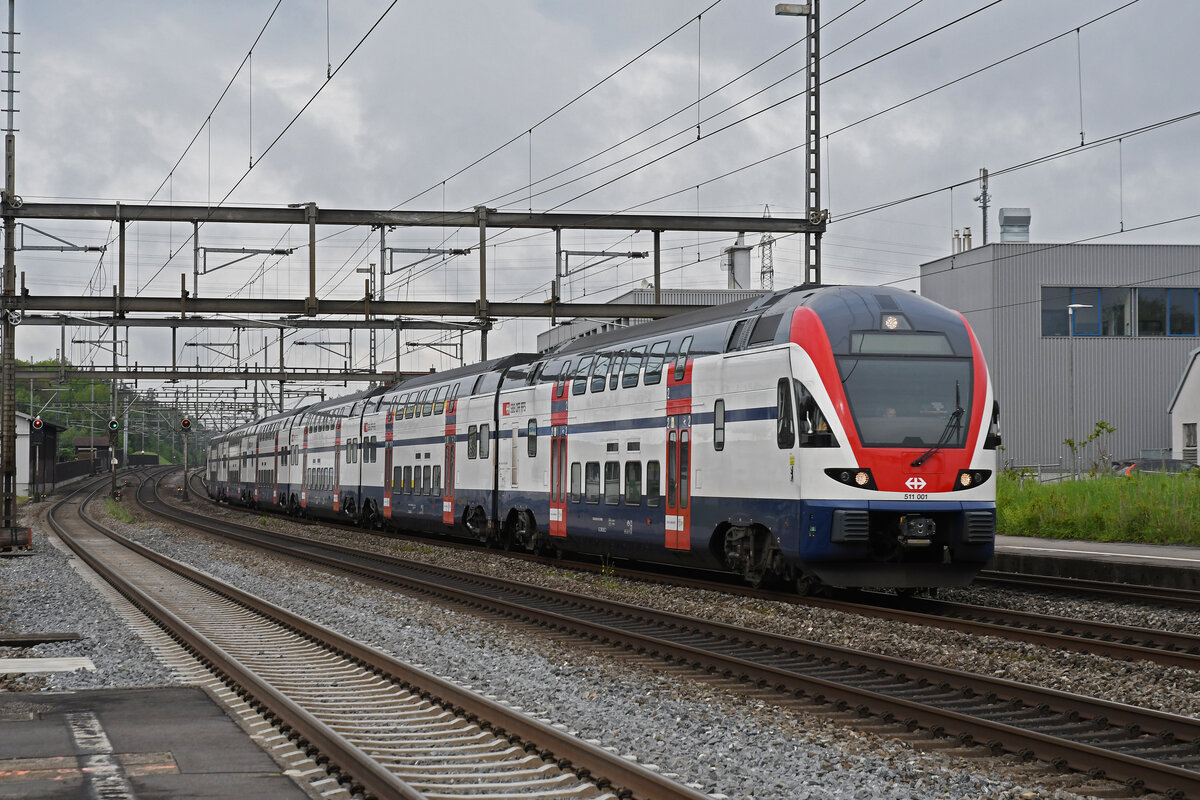 RABe 511 001 KISS durchfährt am 12.05.2023 den Bahnhof Rupperswil.