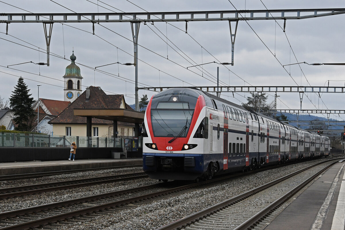 RABe 511 004 KISS durchfährt am 27.02.2023 den Bahnhof Rupperswil.