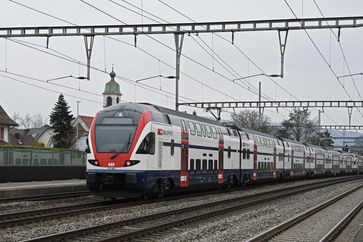 RABe 511 004 KISS durchfährt am 26.01.2023 den Bahnhof Rupperswil.