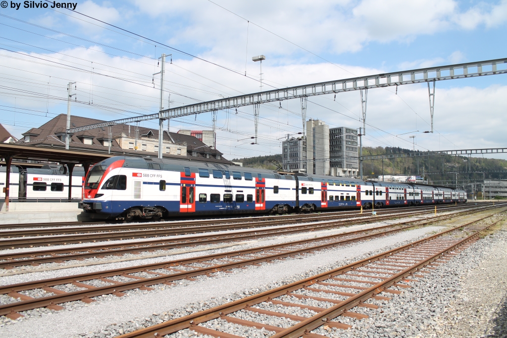 RABe 511 008 am 18.4.2015 in Brugg als S12 nach Seen.