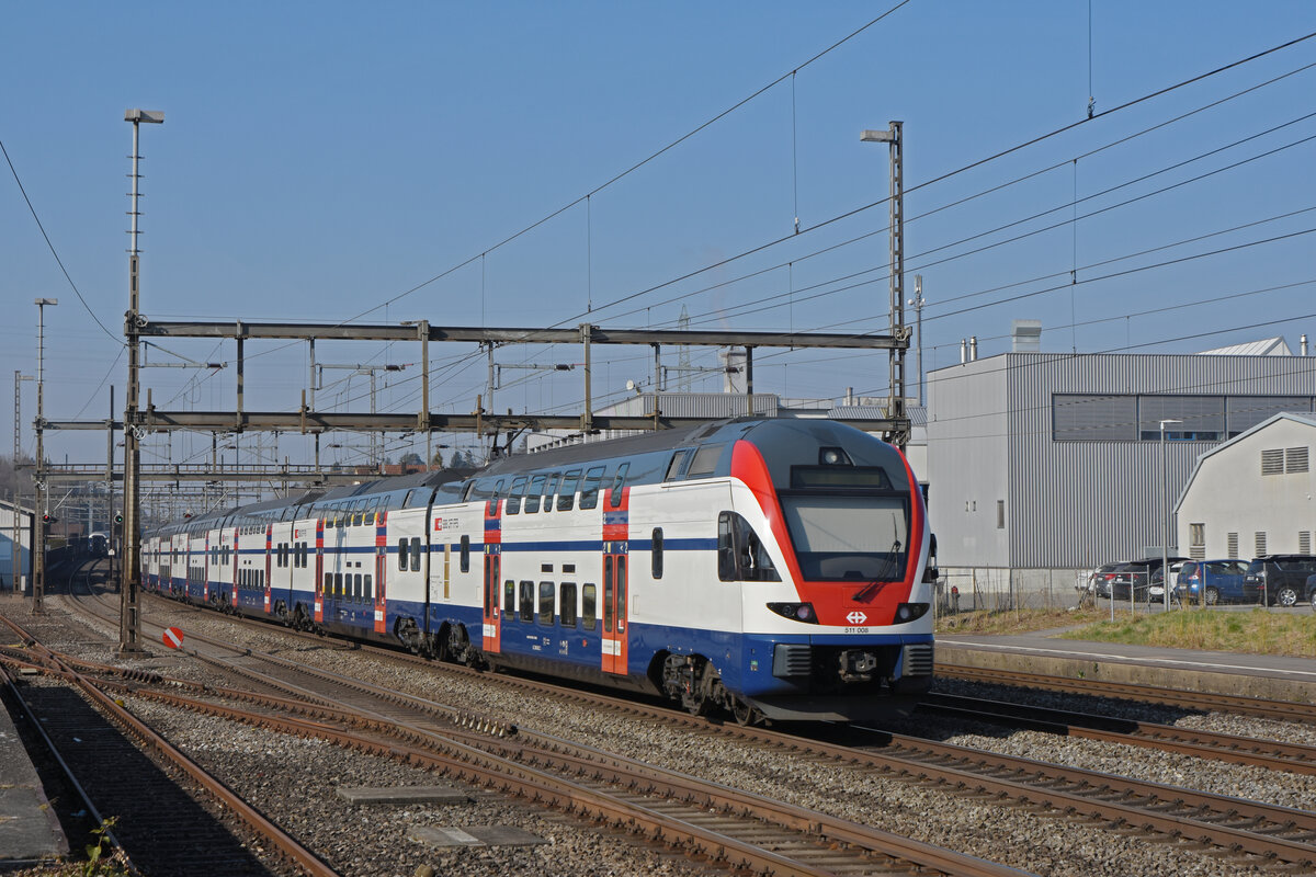 RABe 511 008 KISS durchfährt den Bahnhof Rupperswil. Die Aufnahme stammt vom 10.03.2022.
