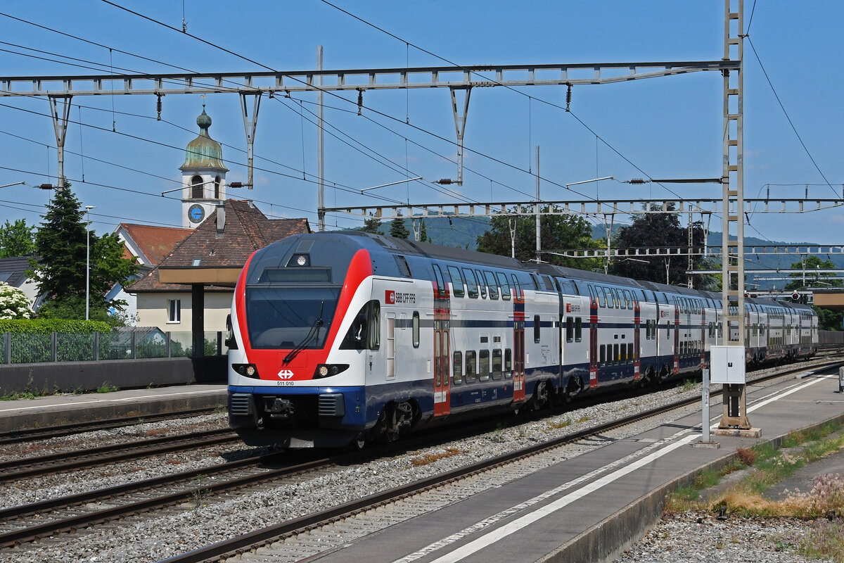 RABe 511 010 KISS durchfährt am 30.05.2023 den Bahnhof Rupperswil.