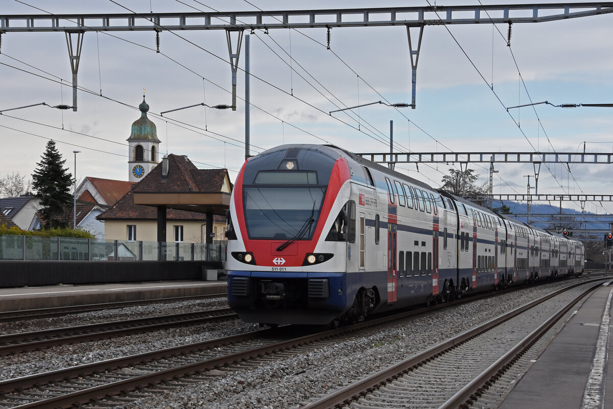 RABe 511 011 KISS durchfährt den Bahnhof Rupperswil. Die Aufnahme stammt vom 07.01.2022.
