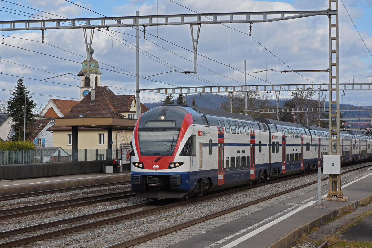 RABe 511 011 KISS durchfährt den Bahnhof Rupperswil. Die Aufnahme stammt vom 07.02.2022.