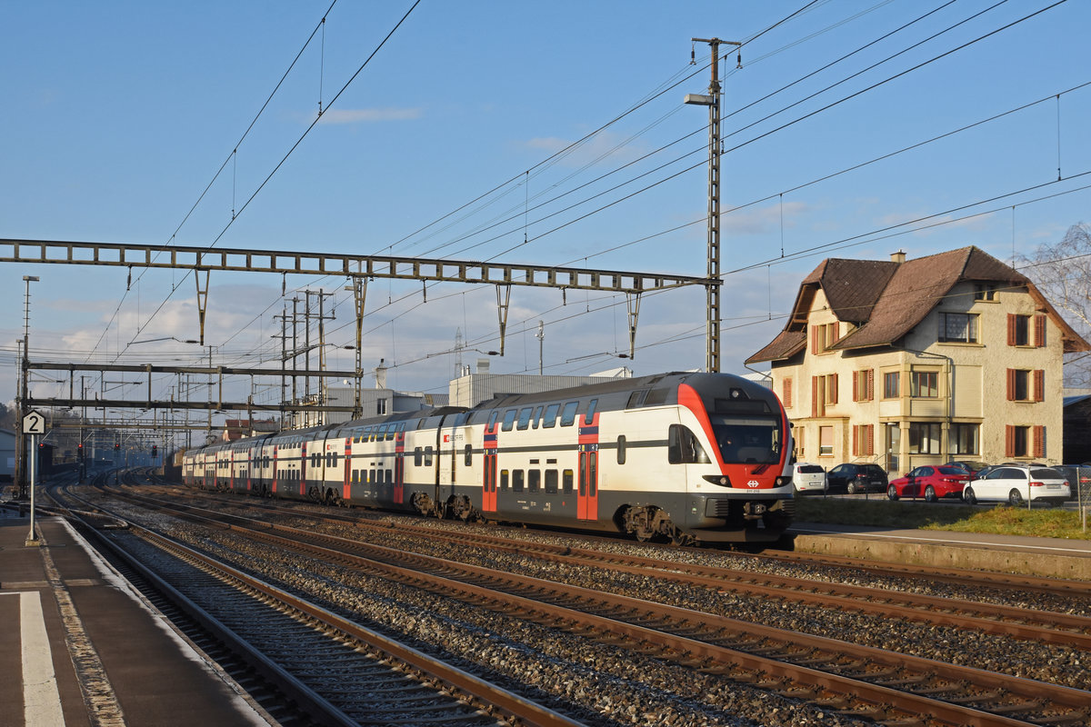 RABe 511 015 durchfährt den Bahnhof Rupperswil. Die Aufnahme stammt vom 17.01.2020.