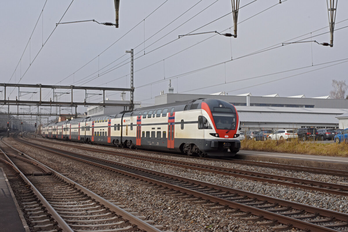 RABe 511 018 KISS durchfährt den Bahnhof Rupperswil. Die Aufnahme stammt vom 04.02.2022.