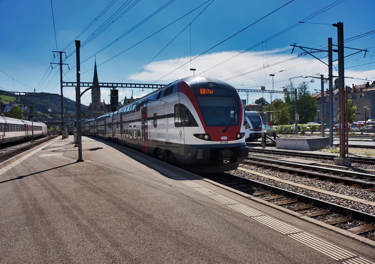 RABe 511 023  Graubünden  fährt als RE 4979  RHEINTAL-EXPRESS  (Wil SG - St. Gallen - Chur), in den Bahnhof St. Gallen ein.
Aufgenommen am 18.7.2016.