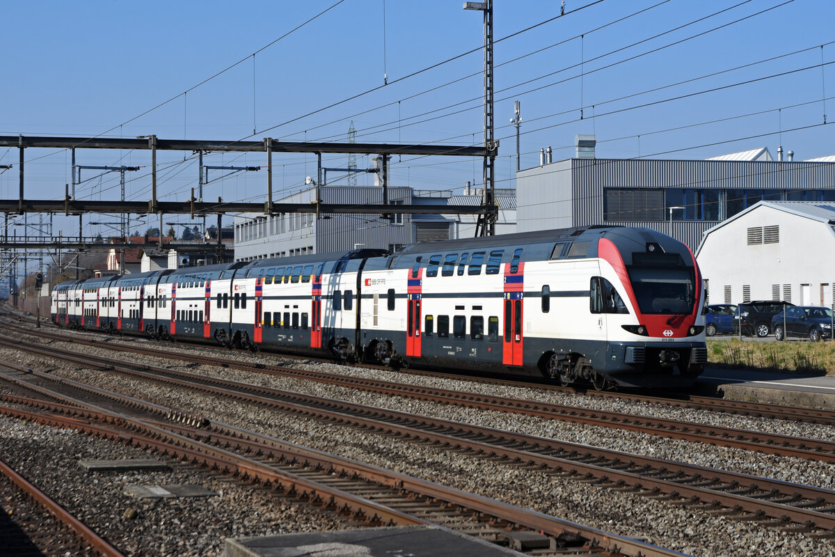 RABe 511 023 KISS durchfährt den Bahnhof Rupperswil. Die Aufnahme stammt vom 10.03.2022.