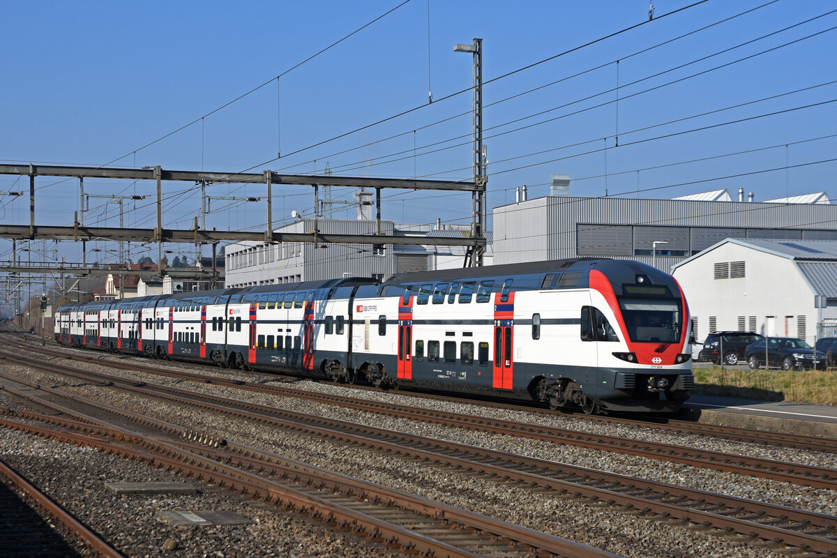 RABe 511 024 KISS durchfährt den Bahnhof Rupperswil. Die Aufnahme stammt vom 10.03.2022.