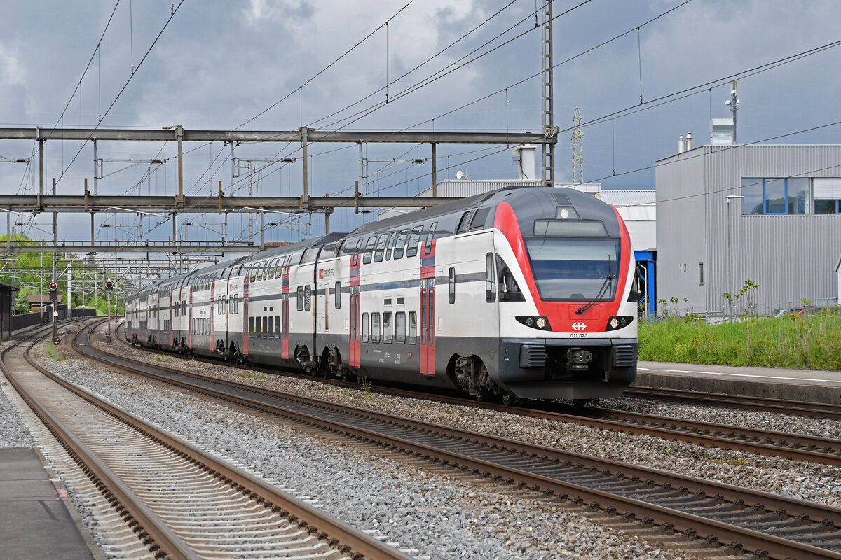 RABe 511 025 KISS durchfährt am 12.05.2023 den Bahnhof Rupperswil.