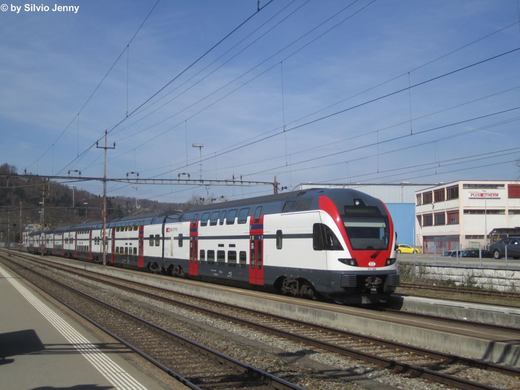 RABe 511 026 am 28.3.2015 als RegioExpress nach Olten in Wettingen
