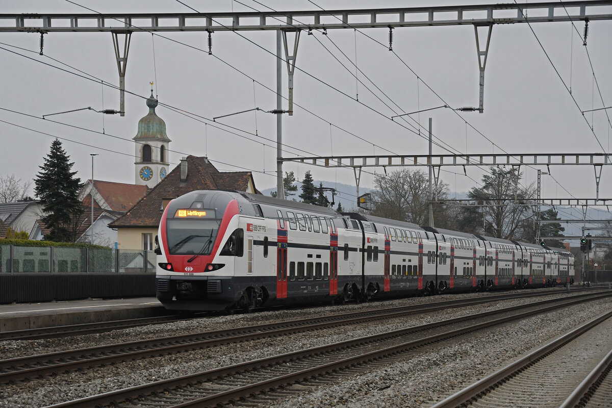 RABe 511 028 KISS durchfährt am 26.01.2023 den Bahnhof Rupperswil.