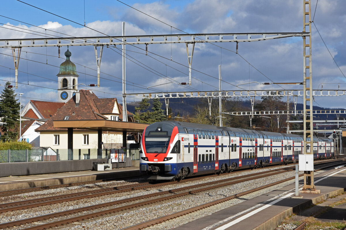 RABe 511 033 KISS durchfährt den Bahnhof Rupperswil. Die Aufnahme stammt vom 07.02.2022.