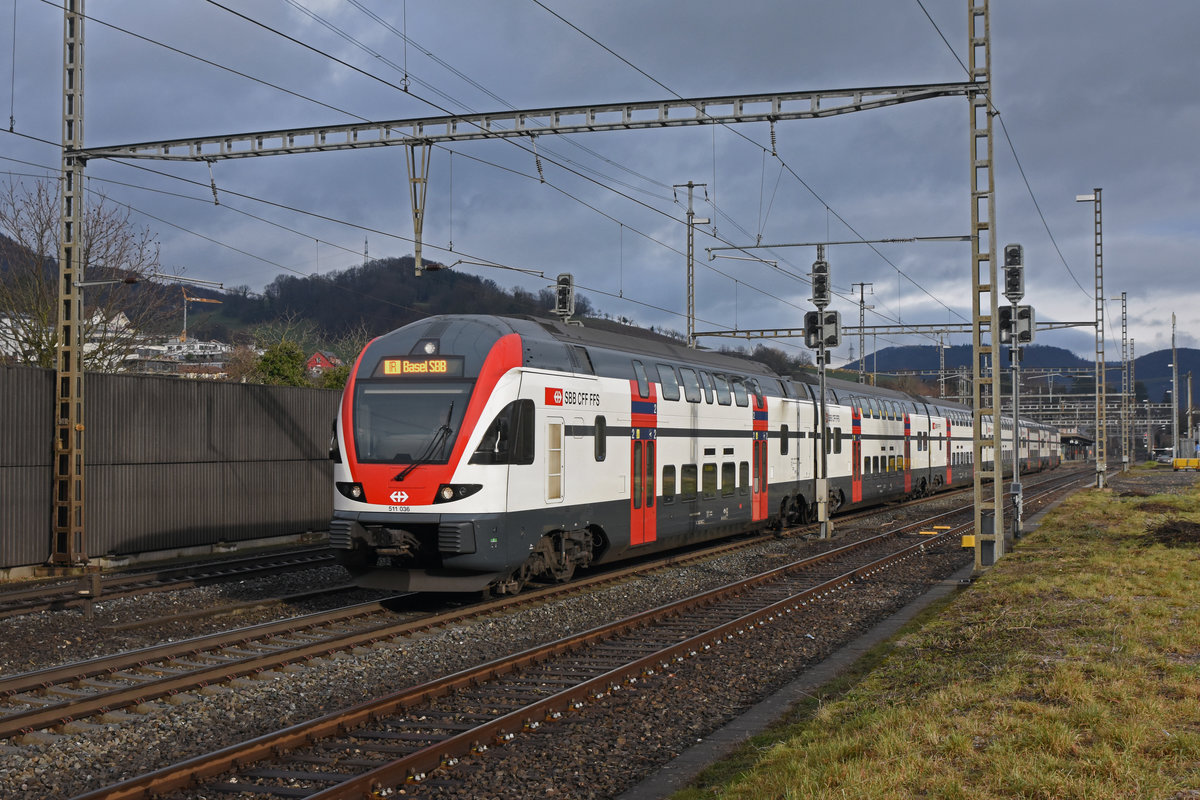 RABe 511 036 durchfährt den Bahnhof Gelterkinden. Die Aufnahme stammt von 17.12.2018.