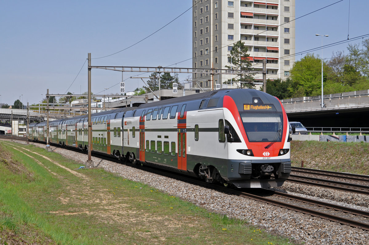 RABe 511 037 fährt Richtung Bahnhof Muttenz. Die Aufnahme stammt vom 15.04.2018.