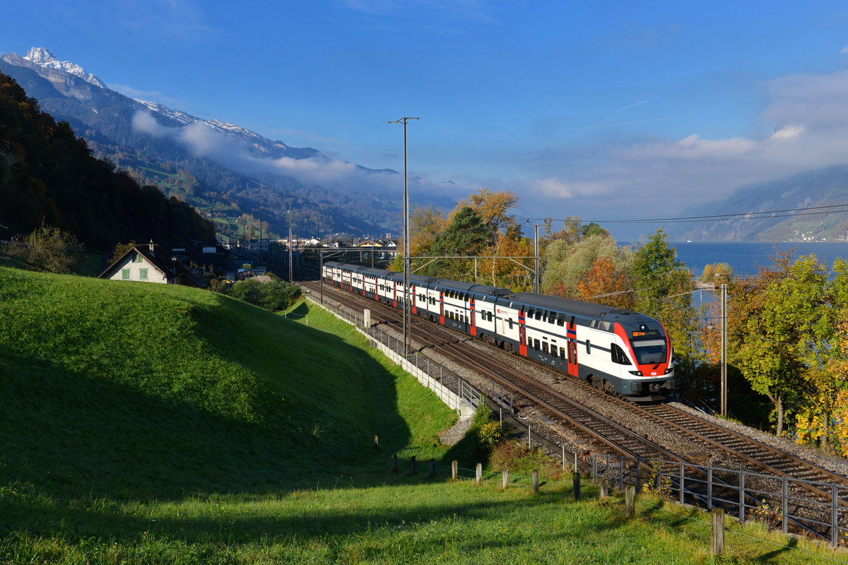 RABe 511 038 am 22.10.2016 bei Unterterzen. 