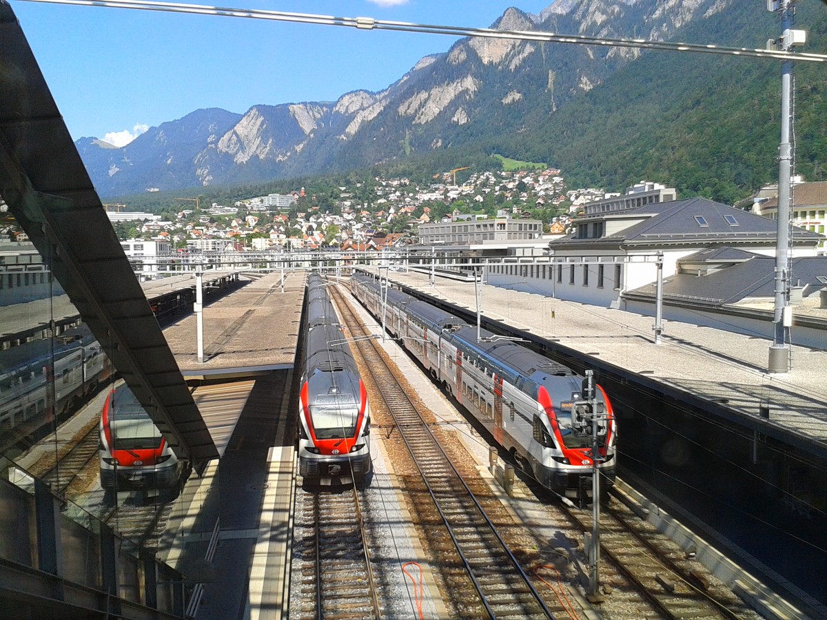 RABe 511 038 von Wil und RABe 511 026 nach Wil am 21.7.2015 in Chur. Aufgenommen von der Postautostation.
