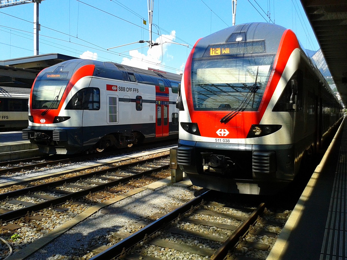 RABe 511 038 von Wil und RABe 511 026 nach Wil am 21.7.2015 in Chur. Aufgenommen von Bahnsteig 5