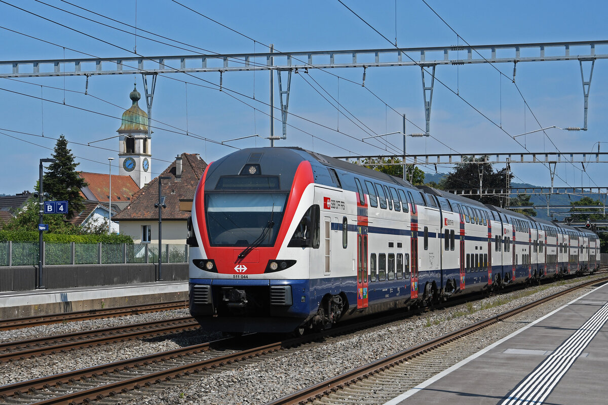 RABe 511 044 KISS durchfährt am 12.08.2024 den Bahnhof Rupperswil.