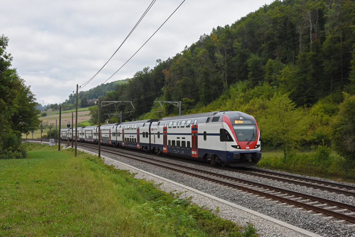 RABe 511 044 KISS fährt Richtung Bahnhof Tecknau. Die Aufnahme stammt vom 28.08.2022.