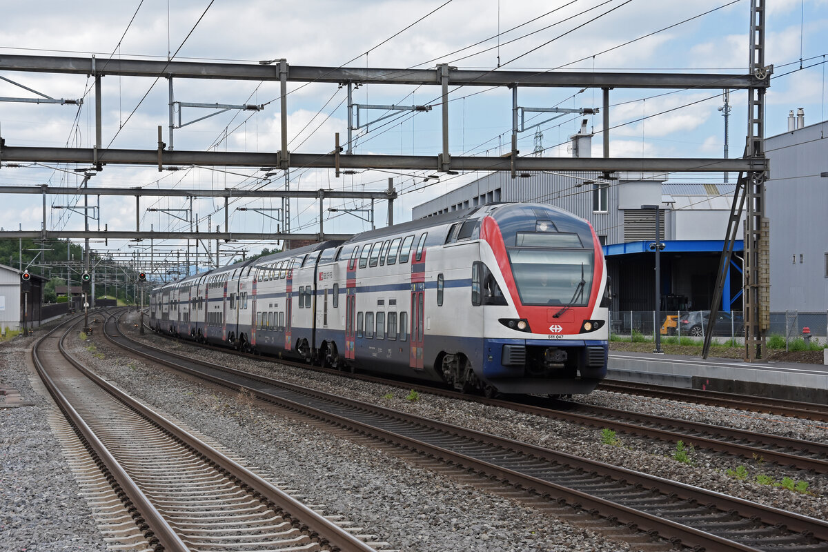 RABe 511 047 durchfährt am 10.06.2024 den Bahnhof Rupperswil.