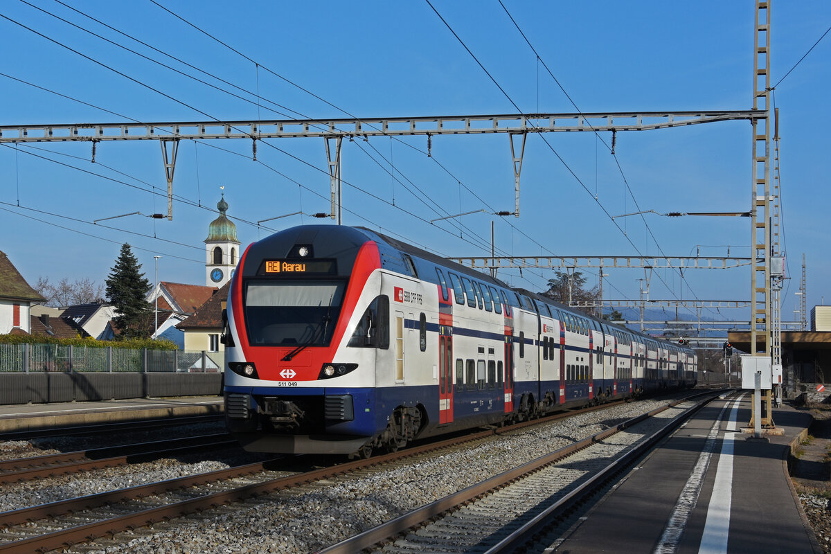 RABe 511 049 KISS durchfährt den Bahnhof Rupperswil. Die Aufnahme stammt vom 13.01.2022.