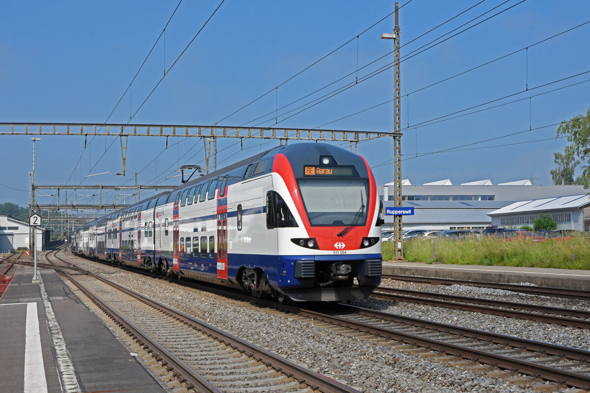 RABe 511 054 KISS durchfährt den Bahnhof Rupperswil. Die Aufnahme stammt vom 10.06.2021.