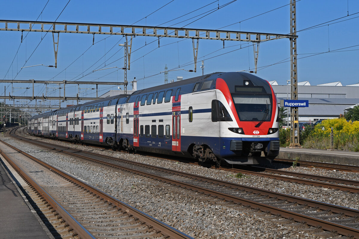 RABe 511 054 KISS durchfährt am 22.08.2023 den Bahnhof Rupperswil.