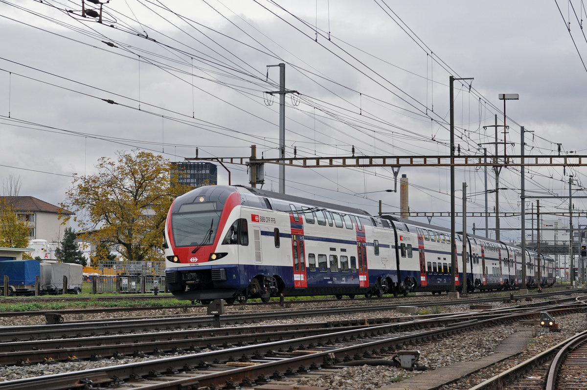RABe 511 056 durchfährt den Bahnhof Pratteln. Die Aufnahme stammt vom 08.11.2017.