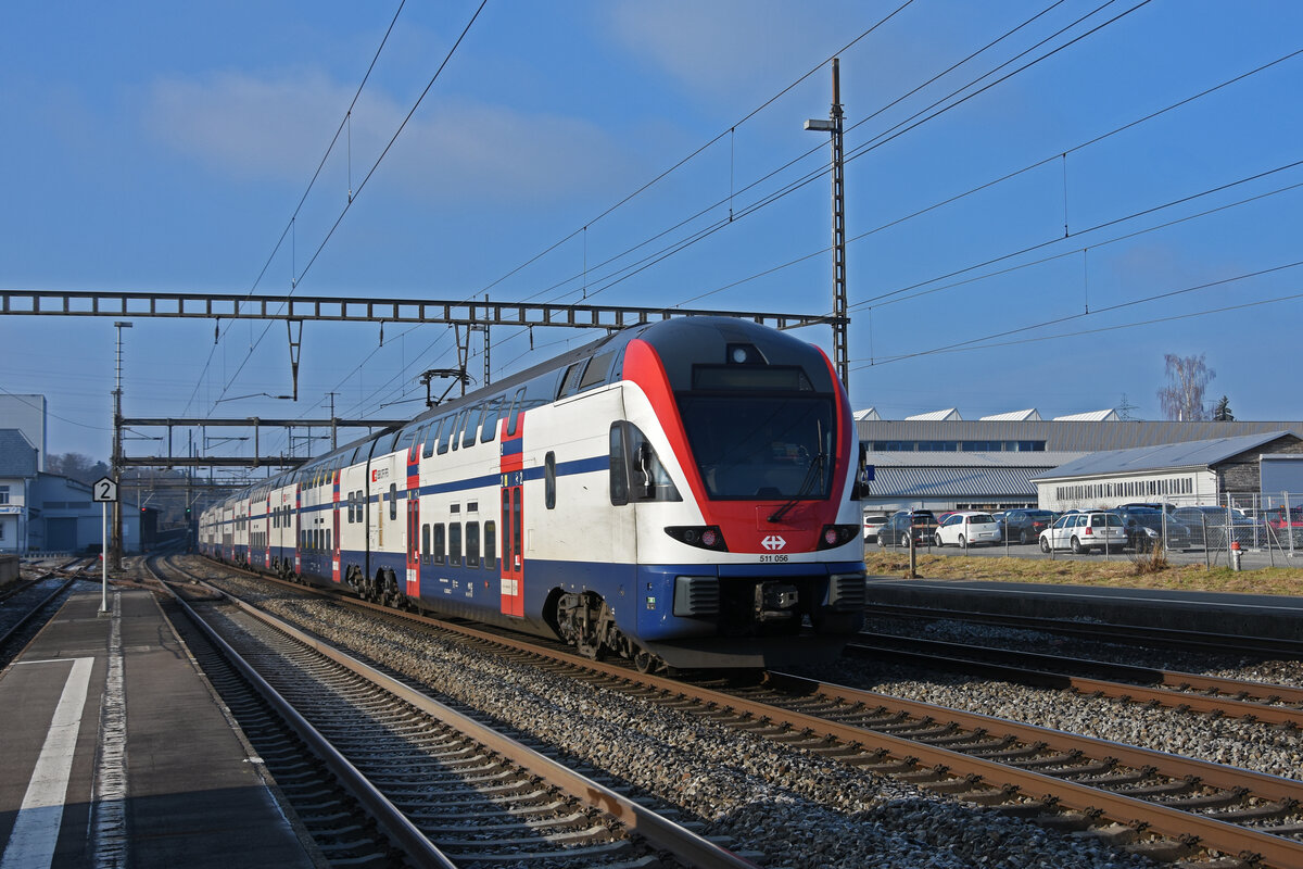 RABe 511 056 KISS durchfährt den Bahnhof Rupperswil. Die Aufnahme stammt vom 13.01.2022.