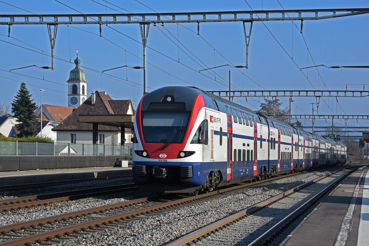 RABe 511 056 KISS durchfährt den Bahnhof Rupperswil. Die Aufnahme stammt vom 13.01.2022.