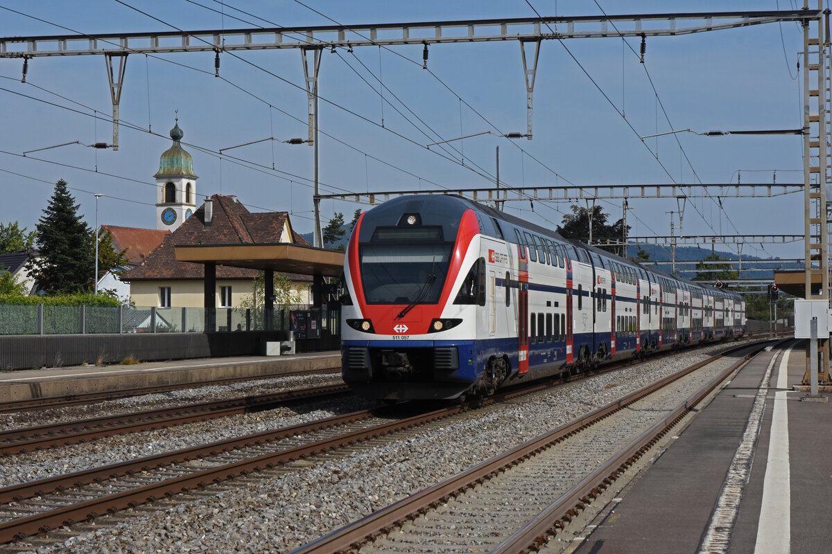 RABe 511 057 KISS durchfährt den Bahnhof Rupperswil. Die Aufnahme stammt vom 25.09.2021.