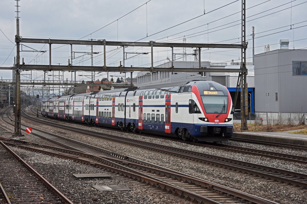 RABe 511 063 KISS, auf der S11, durchfährt den Bahnhof Rupperswil. Die Aufnahme stammt vom 07.01.2022.