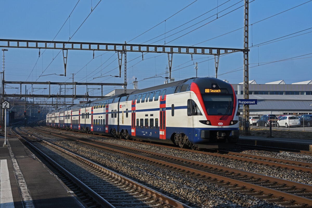 RABe 511 063 KISS, auf der S11 durchfährt den Bahnhof Rupperswil. Die Aufnahme stammt vom 13.01.2022.