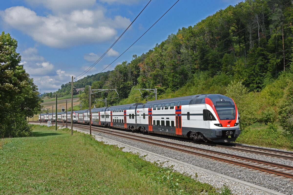 RABe 511 104 KISS fährt am 28.08.2022 Richtung Bahnhof Tecknau.